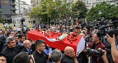 Gazeteci yazar Hıfzı Topuz son yolculuğuna uğurlandı